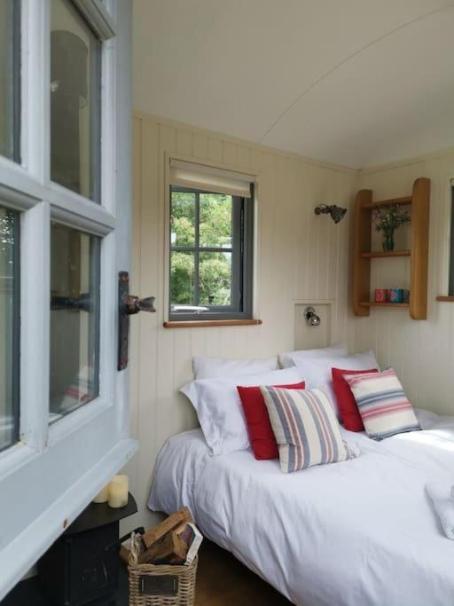 The Shepherd'S Hut @ Chichester Cottage Exterior foto